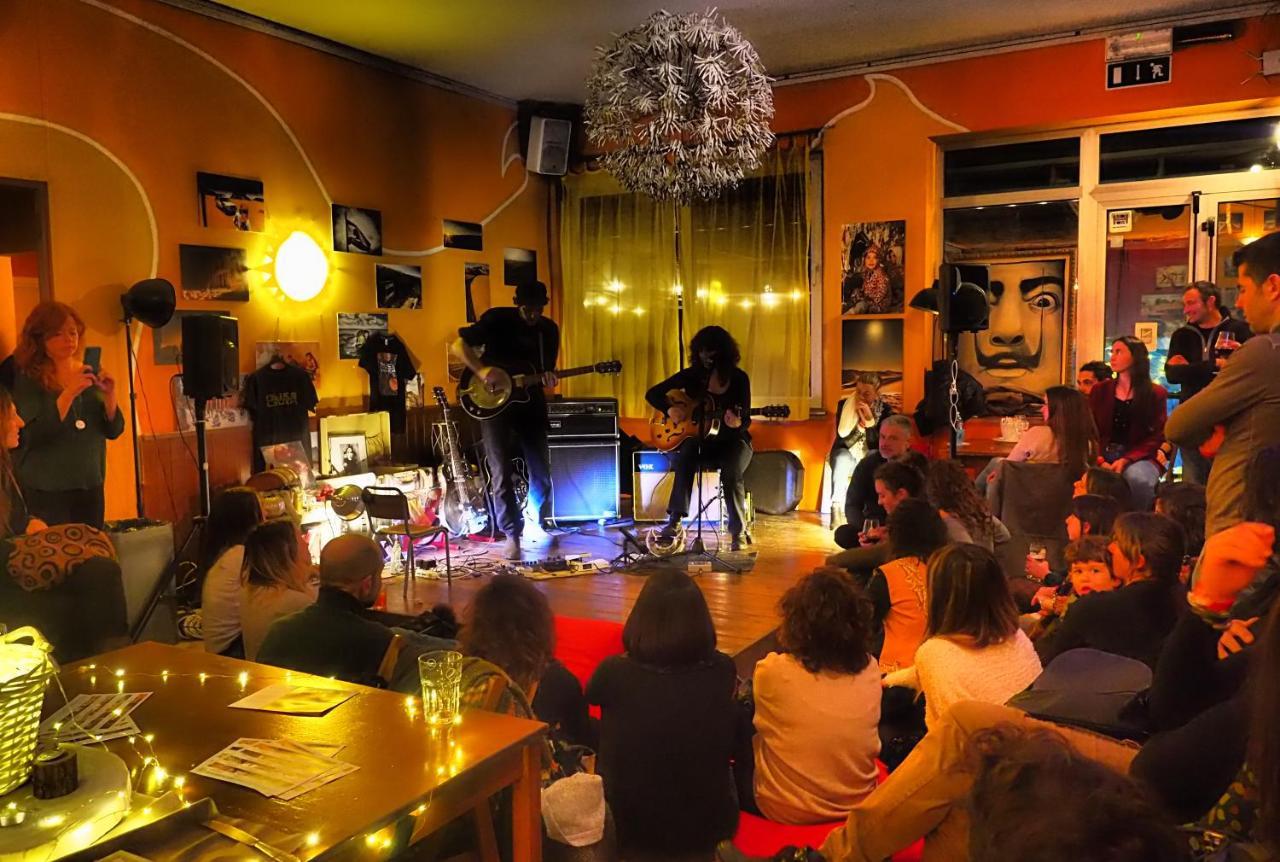 Sunflower Beach Backpacker Hostel & Bar 리미니 외부 사진
