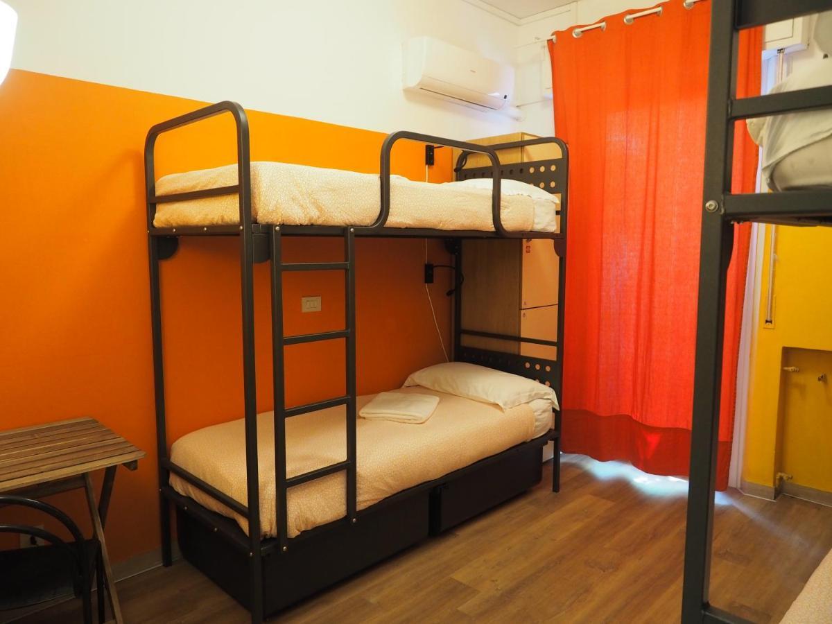 Sunflower Beach Backpacker Hostel & Bar 리미니 외부 사진