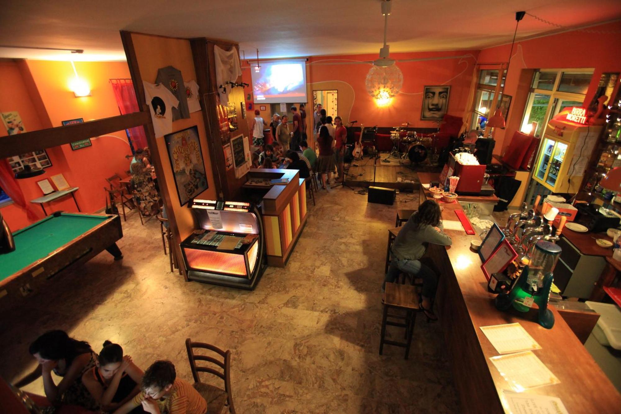 Sunflower Beach Backpacker Hostel & Bar 리미니 외부 사진