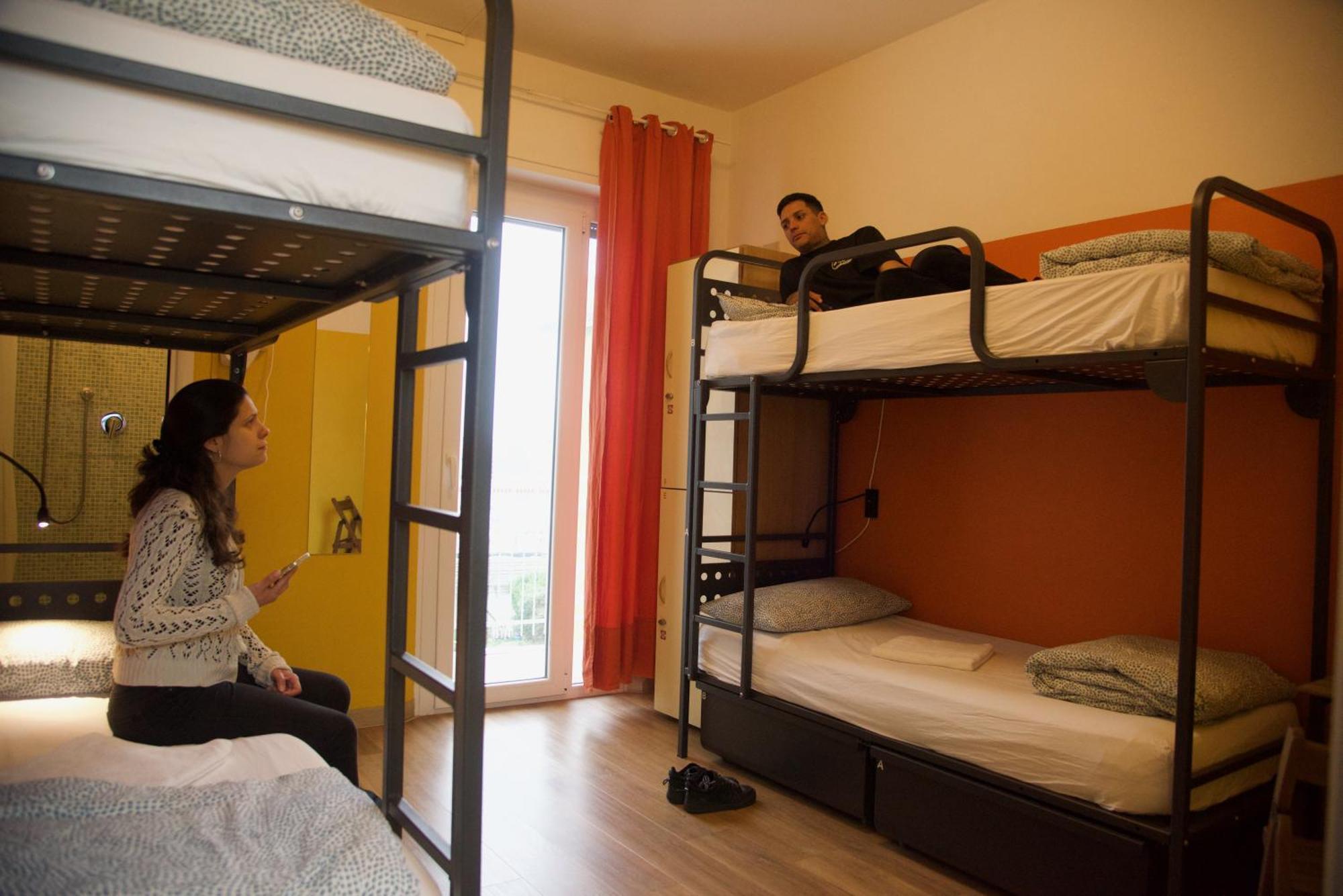 Sunflower Beach Backpacker Hostel & Bar 리미니 외부 사진