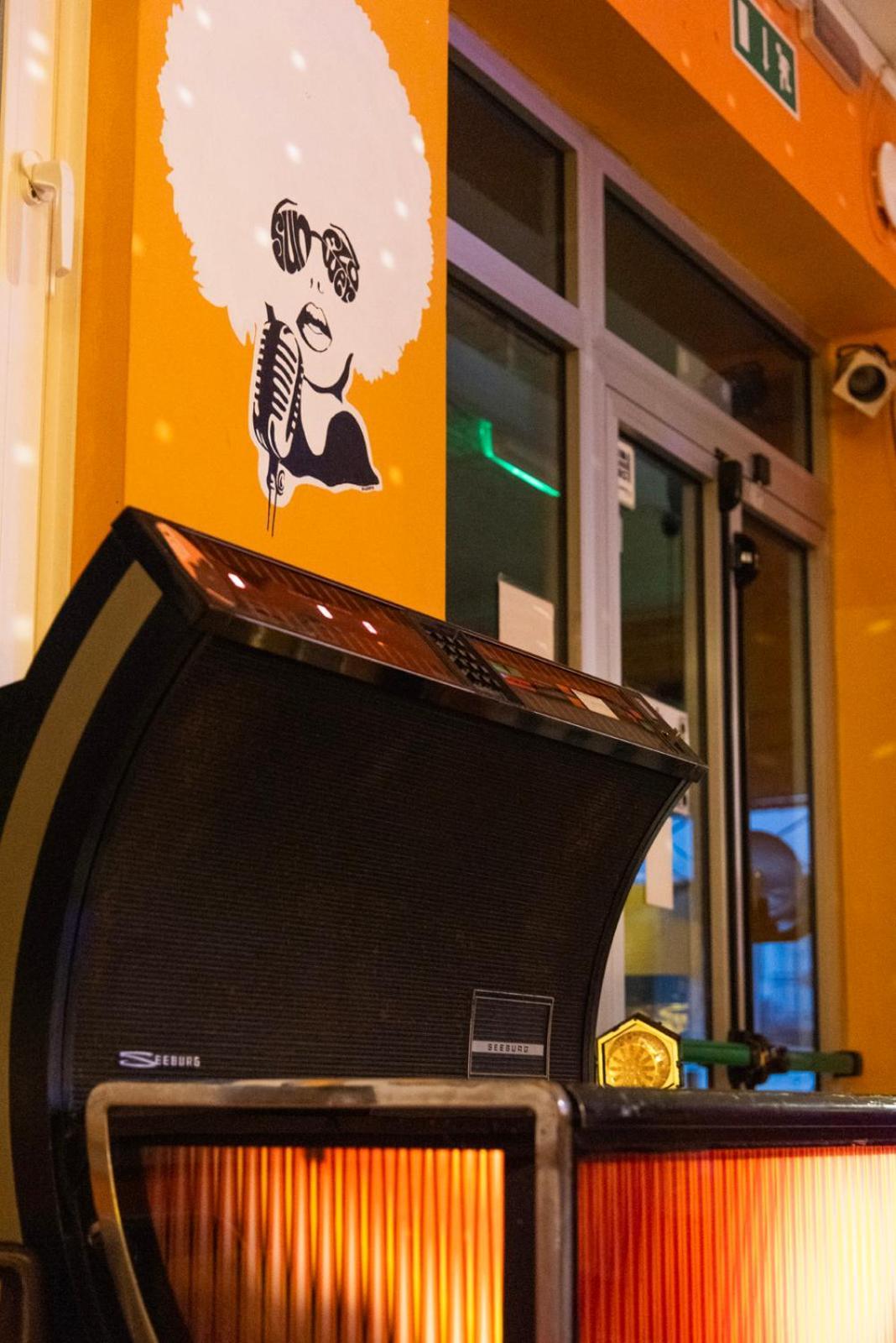 Sunflower Beach Backpacker Hostel & Bar 리미니 외부 사진
