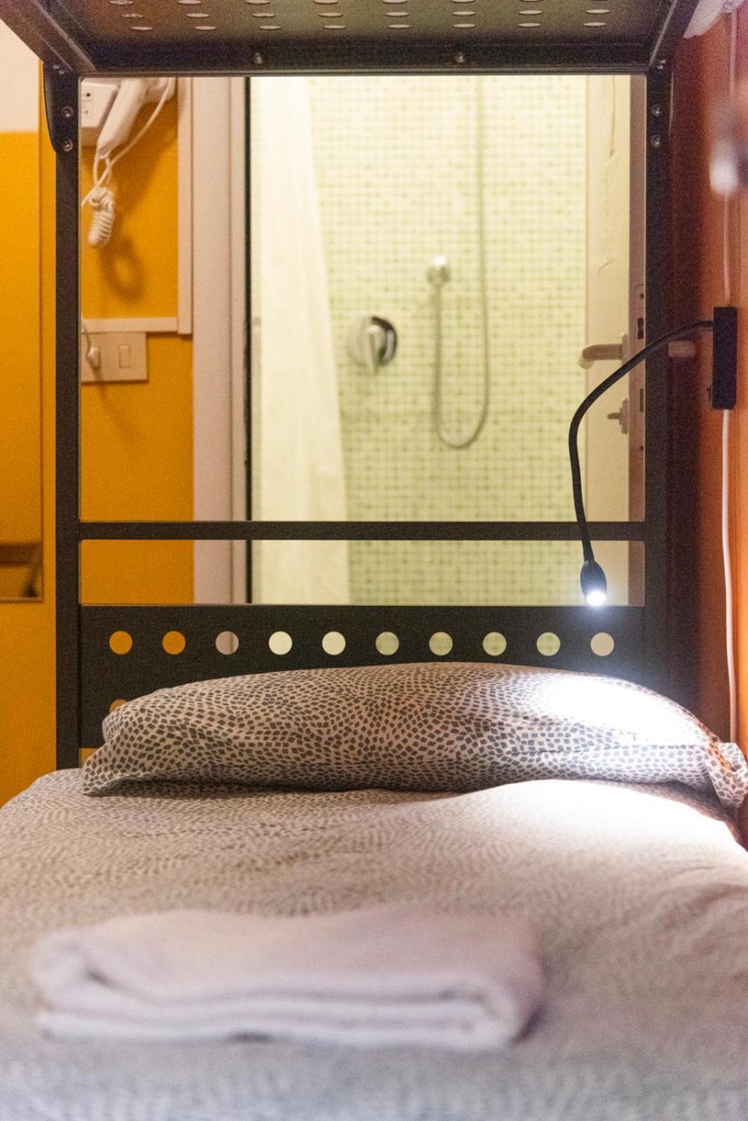 Sunflower Beach Backpacker Hostel & Bar 리미니 외부 사진