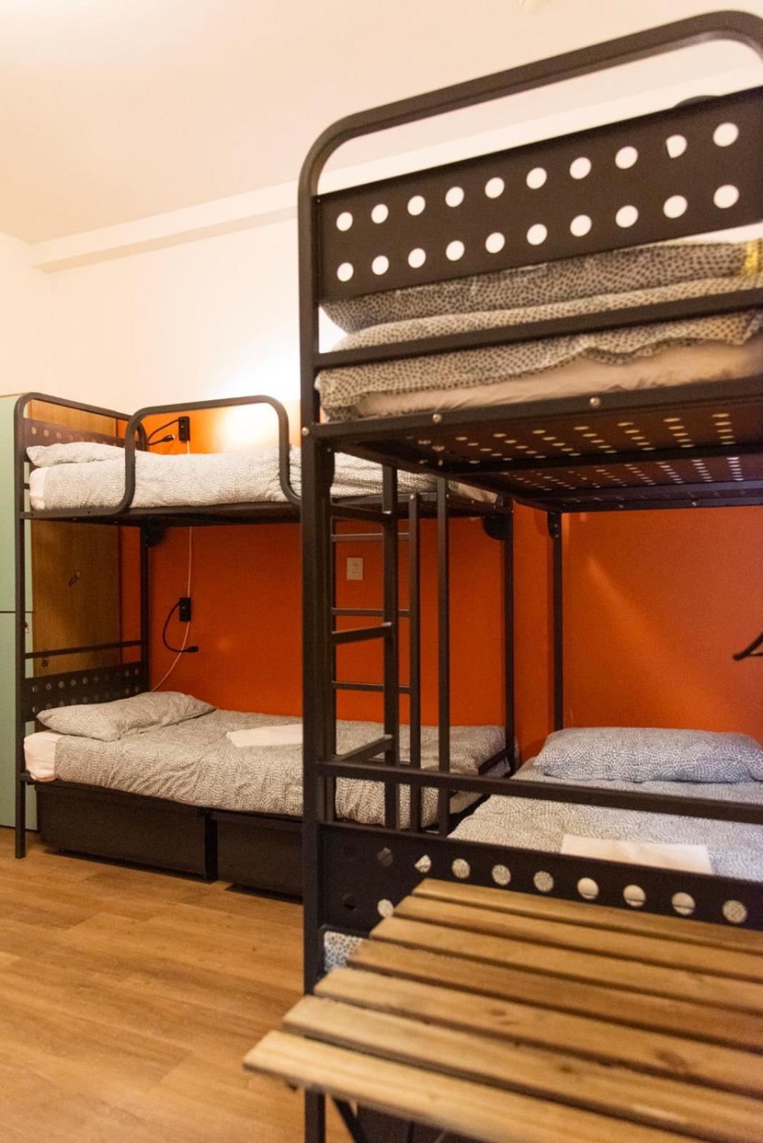 Sunflower Beach Backpacker Hostel & Bar 리미니 외부 사진