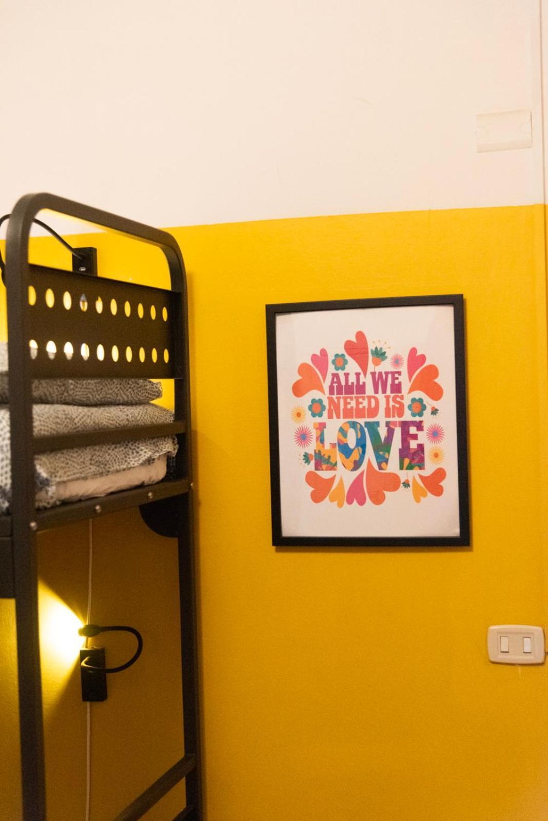 Sunflower Beach Backpacker Hostel & Bar 리미니 외부 사진