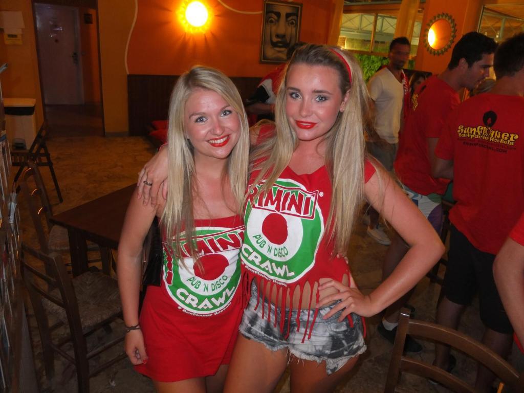 Sunflower Beach Backpacker Hostel & Bar 리미니 외부 사진