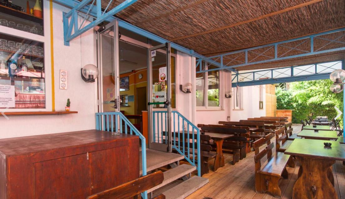 Sunflower Beach Backpacker Hostel & Bar 리미니 외부 사진