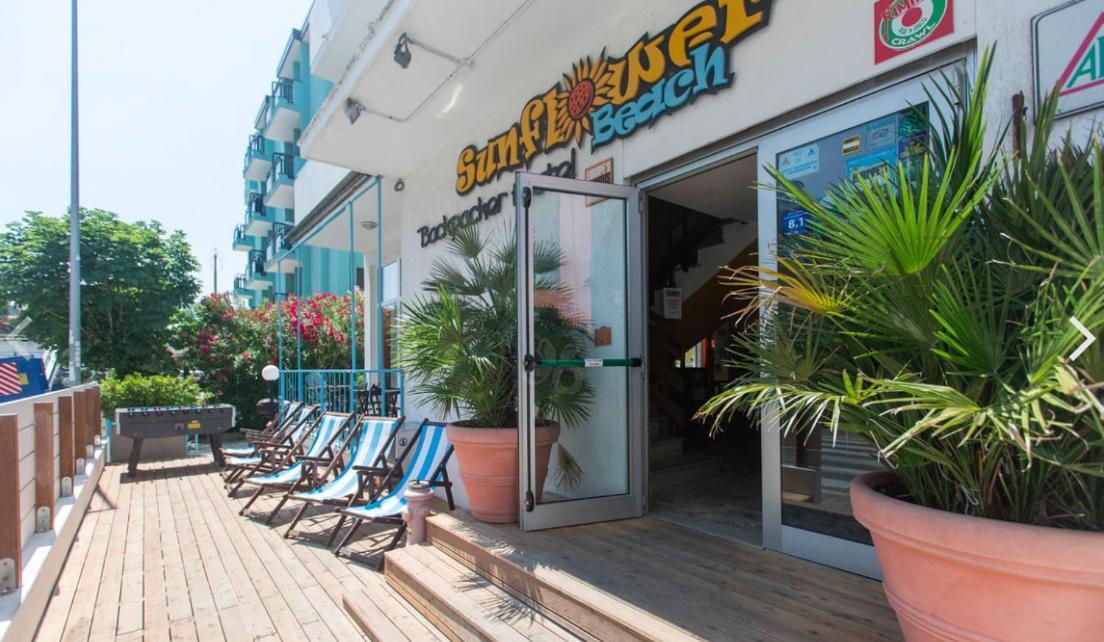 Sunflower Beach Backpacker Hostel & Bar 리미니 외부 사진