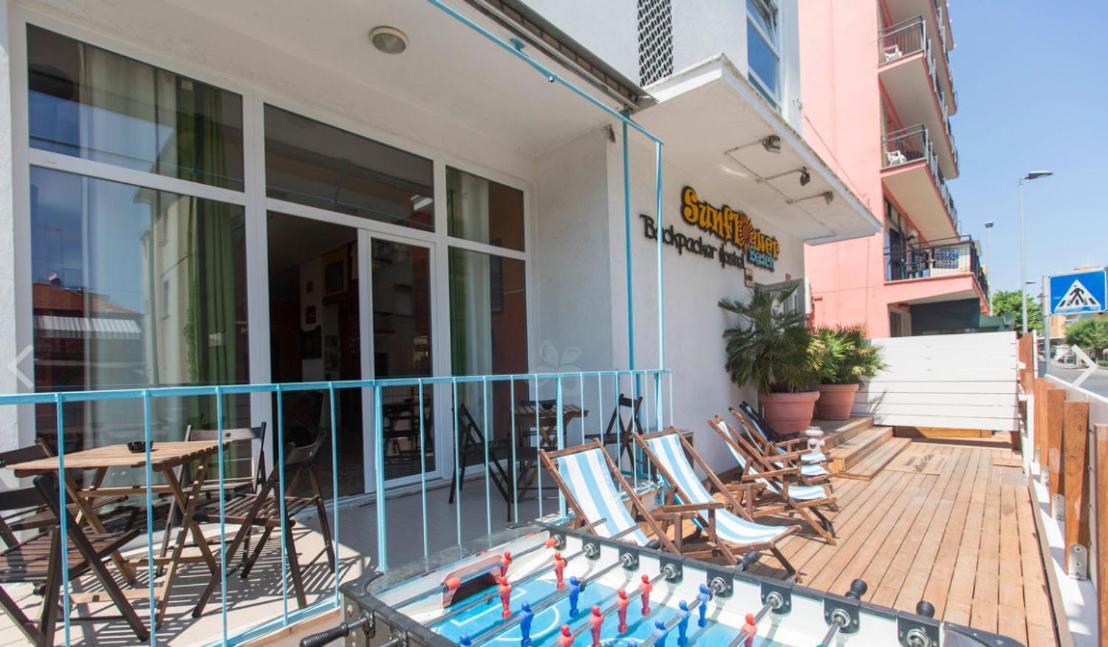 Sunflower Beach Backpacker Hostel & Bar 리미니 외부 사진